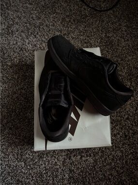 Men's Low-Top Black Casual Sneakers - Sleek Everyday Style